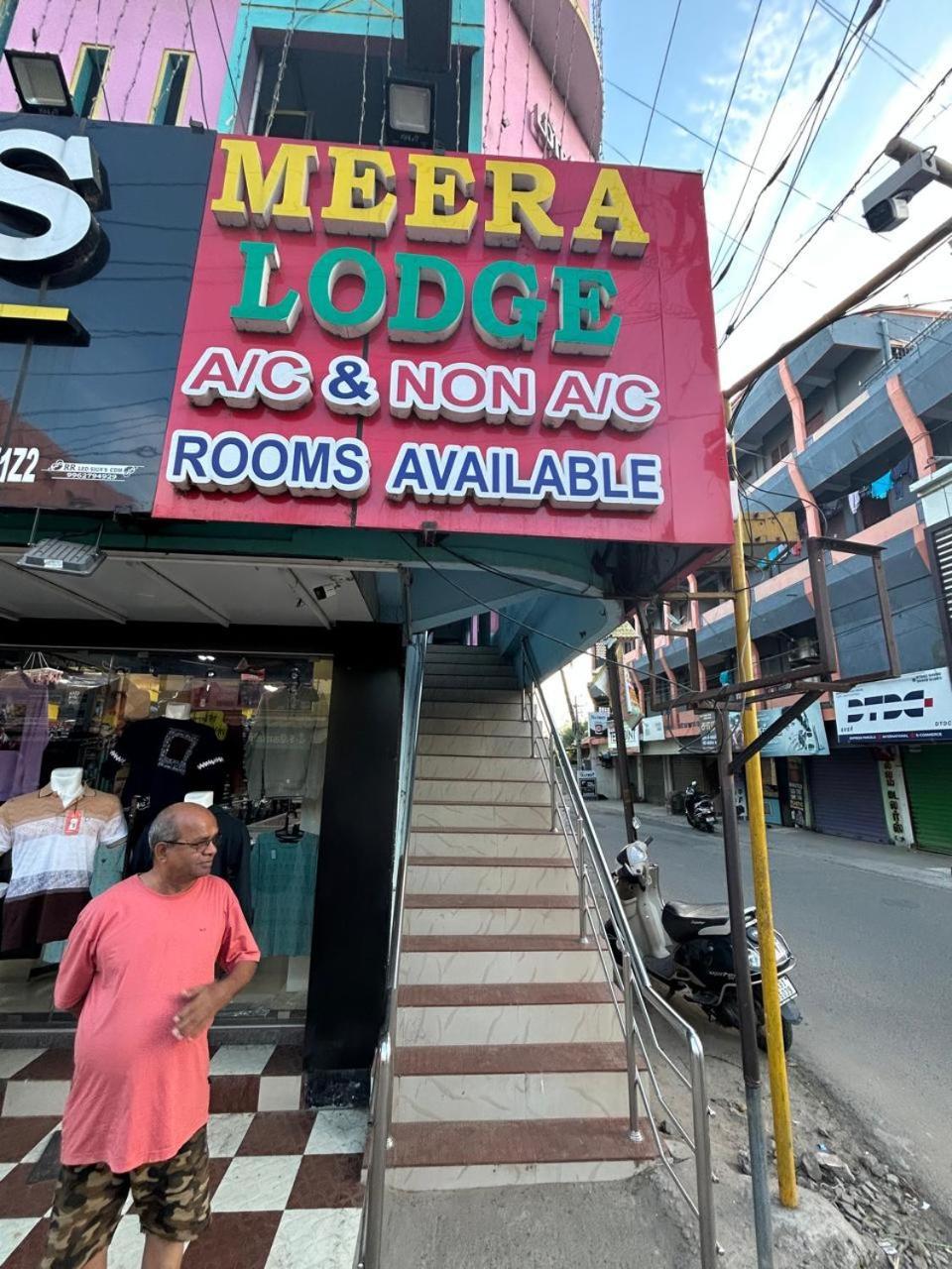 Meera Lodge 치담바람 외부 사진